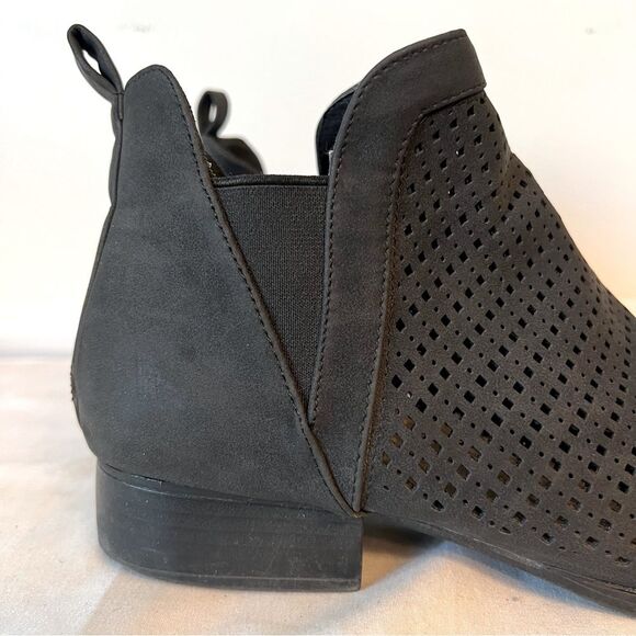 Restricted women’s Grey heel ankle boots size 8.5 - Picture 9 of 15